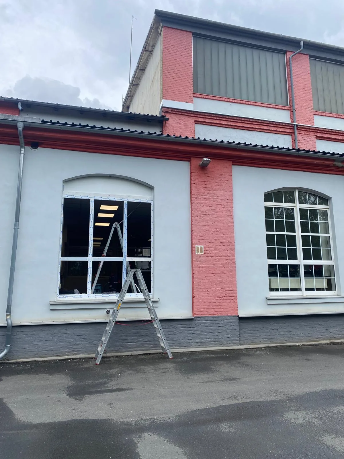 Gewerbefenster montage