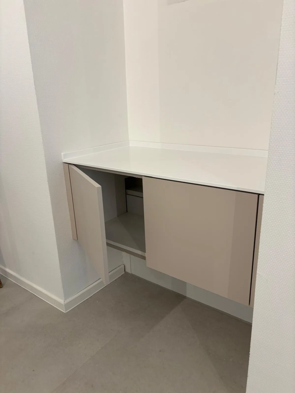 Nischenschrank