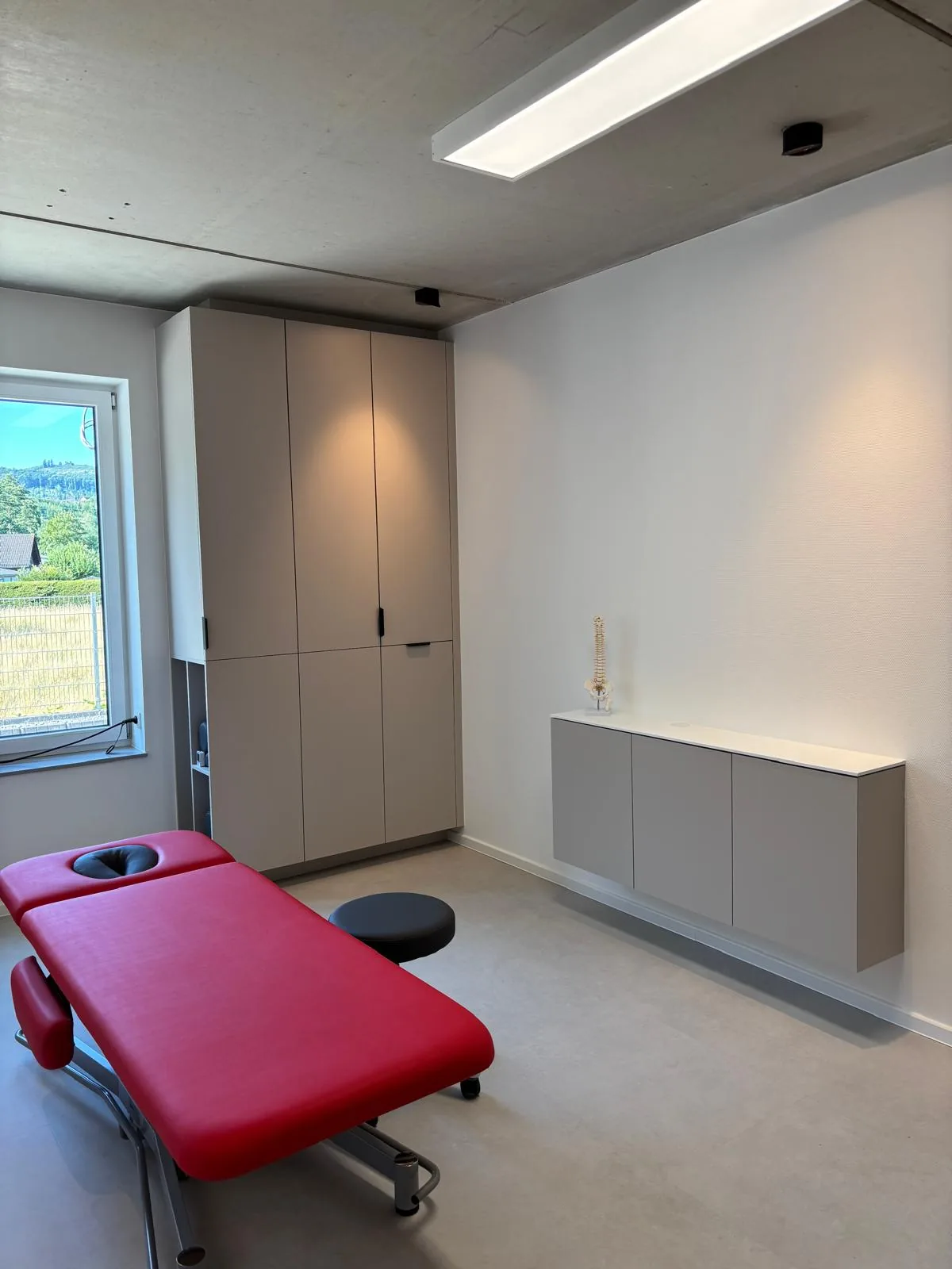 Praxismoebel behandlungsraum
